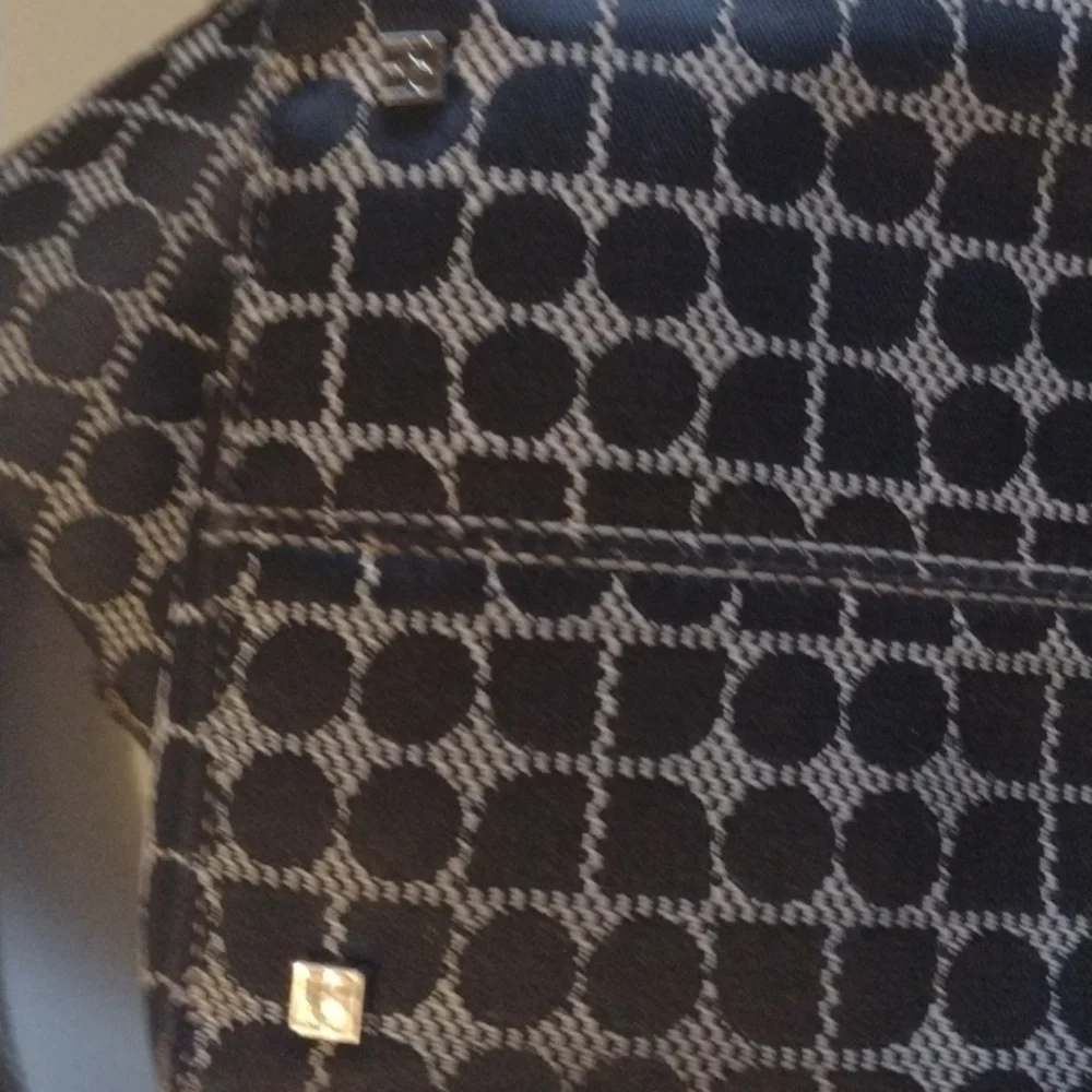 KATE SPADE BLACK WHITE SIGNATURE LOGO DRAWSTRING BUCKET HANDBAG